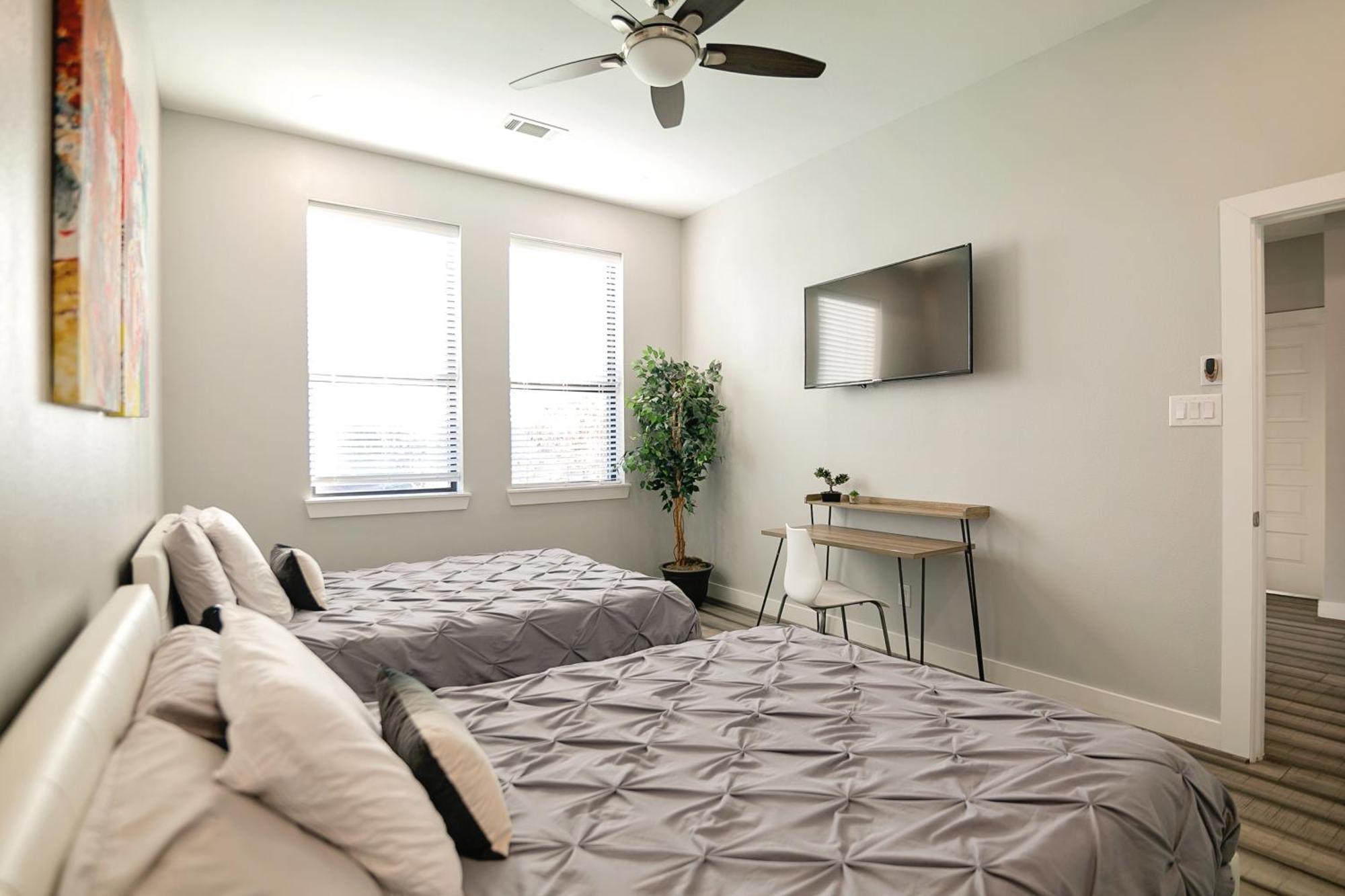 Montrose Guesthouse Suites By Dunyha Houston Exterior foto